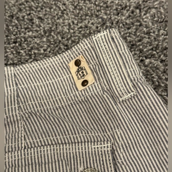 Levi’s Pinstripe Shorts - Picture 7 of 8